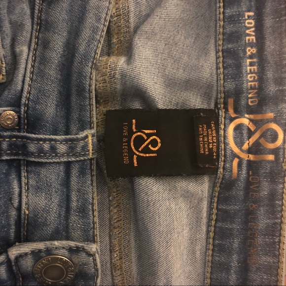 Love & Legend light wash capris - Picture 3 of 3